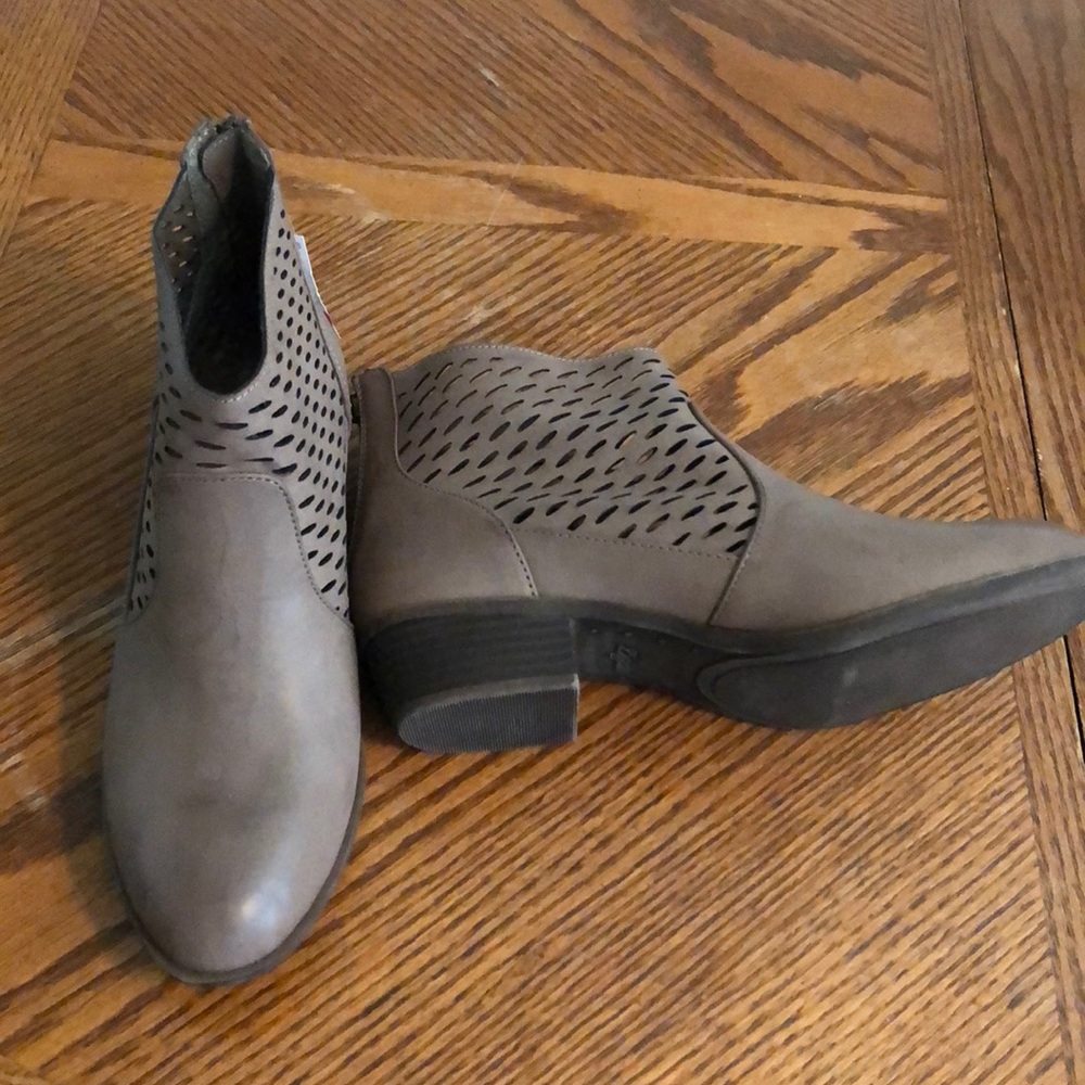 Short boots